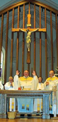 photo of Bishop Morlino presiding at Mass at St. Henry, Watertown
